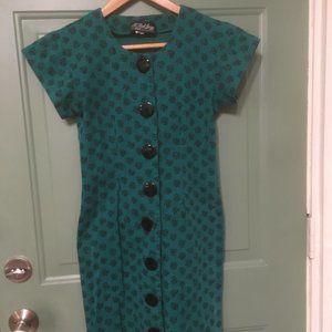 Vintage buttons up green dress with pattern